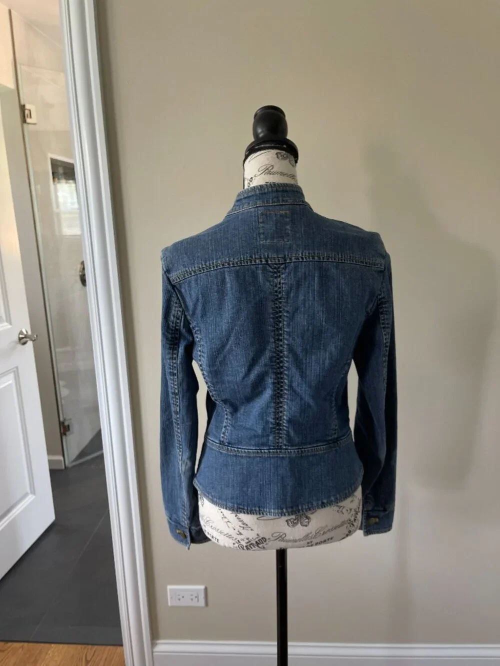 Jean Jacket - Picture 5 of 9